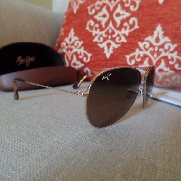 Maui Jim Mavericks Aviator in Gold Frame w/HCL Bronze Lens - Picture 5 of 8
